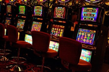 Live blackjack table with professional dealer and multilingual interface on unduh platform