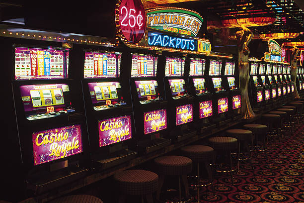 unduh live roulette table with professional dealer and HD camera showing wheel and ball placement